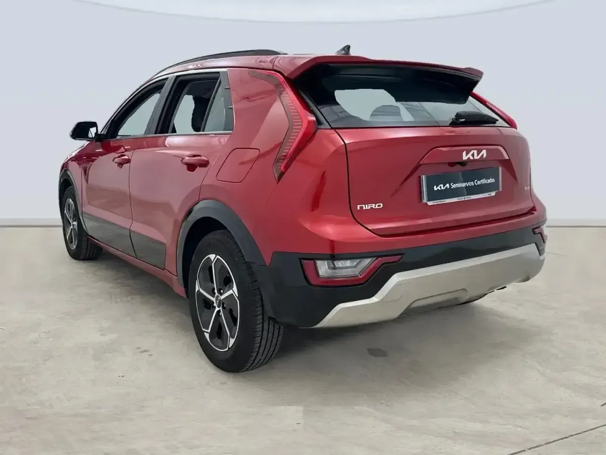 Usado Kia Niro 141 CV (103 kW) 2024 Rojo SUV
