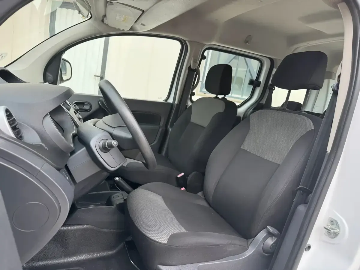 Begagnad Renault Kangoo LIMITED 90 HK (66 kW) 2019 Vit Minibuss
