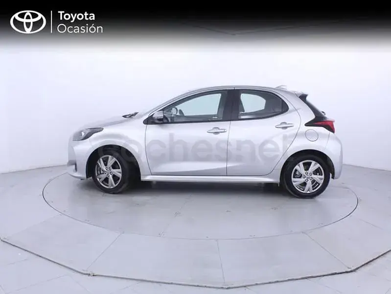 Usado Toyota Yaris Hybrid Active 116 CV (85 kW) 2025 Gris / plata Berlina