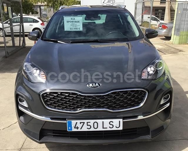 Usado Kia Sportage Plus 136 CV (100 kW) 2021 Gris / plata SUV