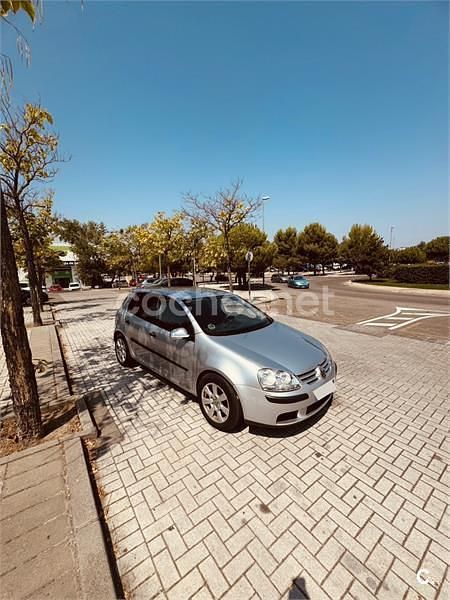 Gris / plata Usado 2004 VW Golf IV Highline Berlina | 3100 € (Precio justo) - Imagen 1/4