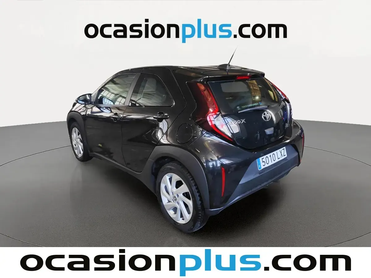 Usado Toyota Aygo X Play 72 CV (52 kW) 2022 Negro SUV