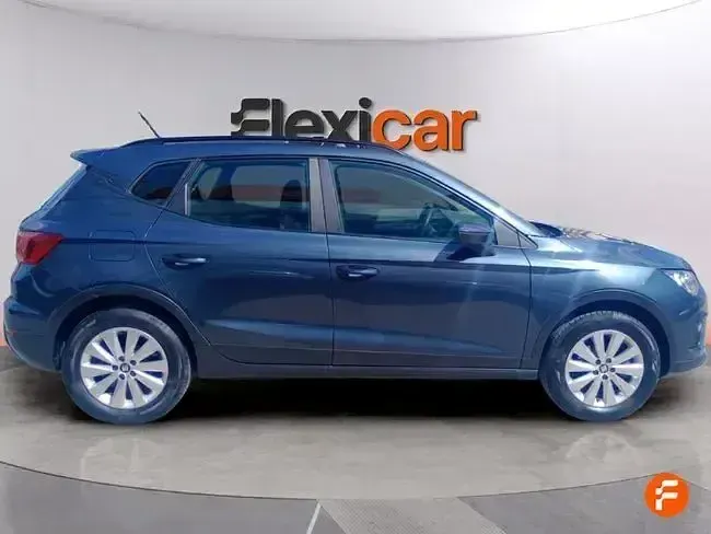Usado Seat Arona Style 110 CV (80 kW) 2021 Gris SUV