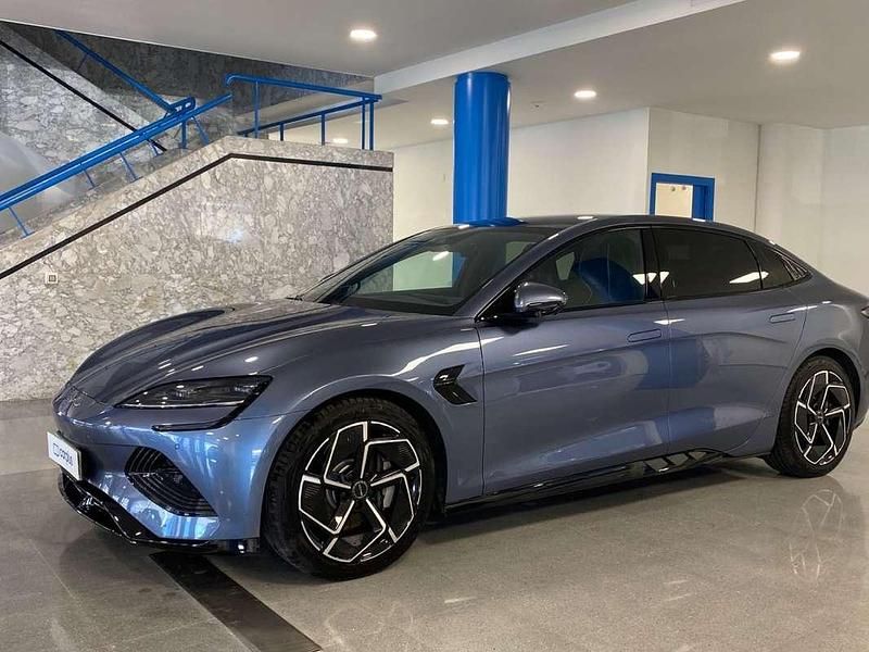 Usado BYD Seal Design 230 kW (313 CV) 2024 Gris Berlina