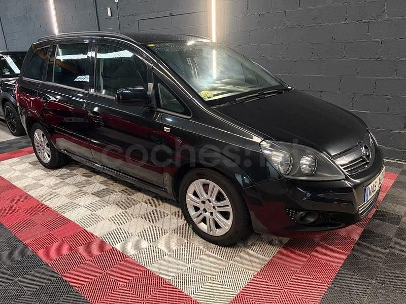 Usado Opel Zafira Family 125 CV (91 kW) 2012 Gris / plata Monovolumen