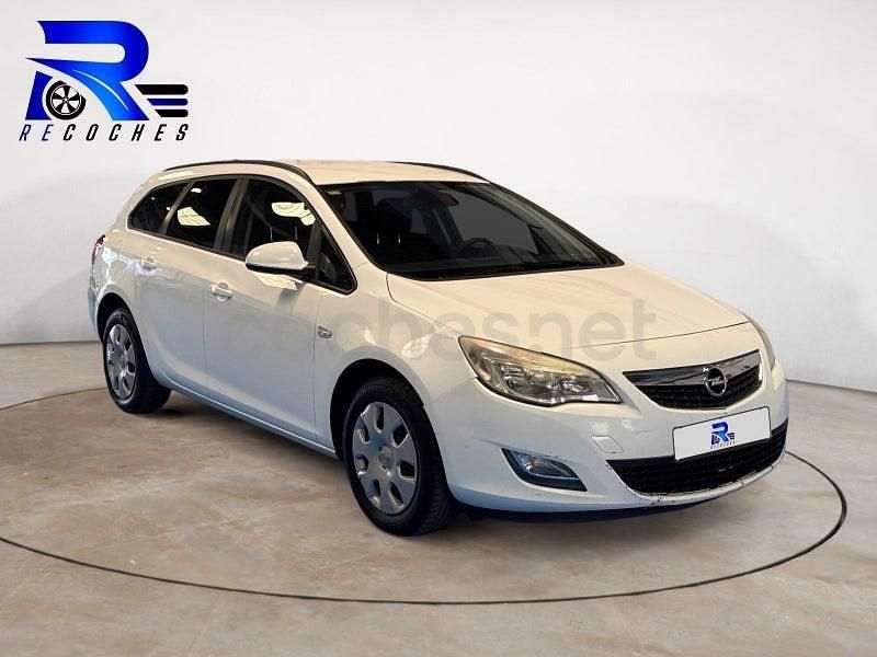 Usado Opel Astra Selective 110 CV (80 kW) 2011 Blanco Familiar