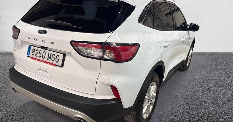 Usado Ford Kuga Titanium 150 HP (110 kW) 2023 SUV