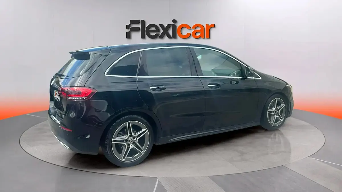 Usado Mercedes B180 116 CV (85 kW) 2022 Negro Utilitario