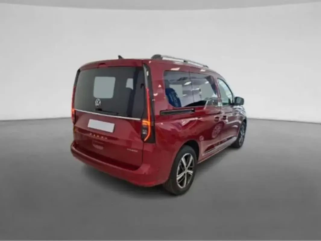 Usado VW Caddy Style 150 CV (110 kW) 2025 Rojo Monovolumen