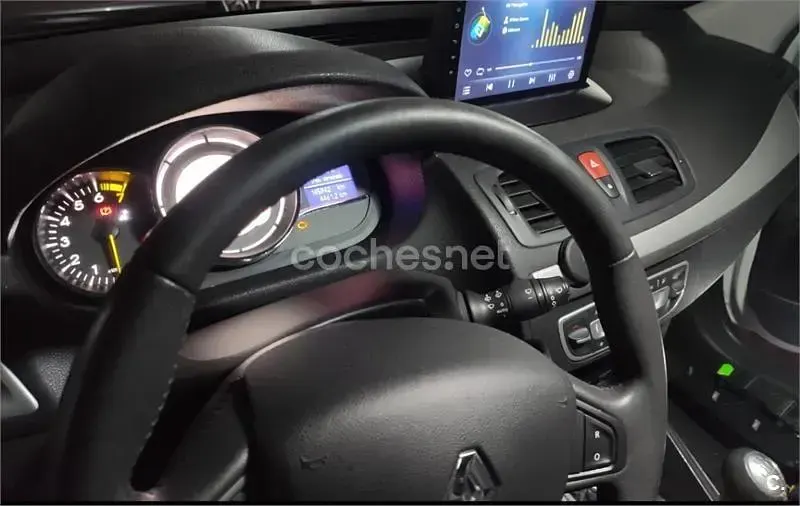 Begagnad Renault Mégane Dynamique 110 HK (80 kW) 2010 Vit Sedan