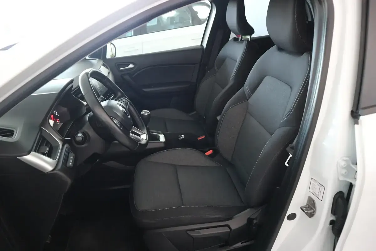 Usado Renault Captur Equilibre 100 CV (73 kW) 2023 Blanco SUV