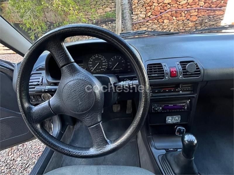 Usado Mazda 323F 90 CV (66 kW) 1992 Gris / plata Berlina