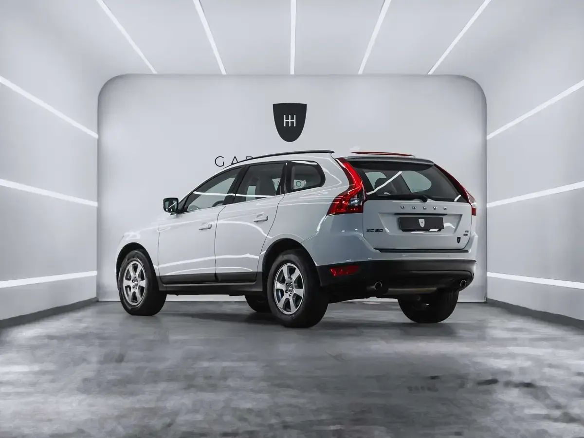 Używany Volvo XC60 Momentum 205 KM (150 kW) 2010 Biały SUV