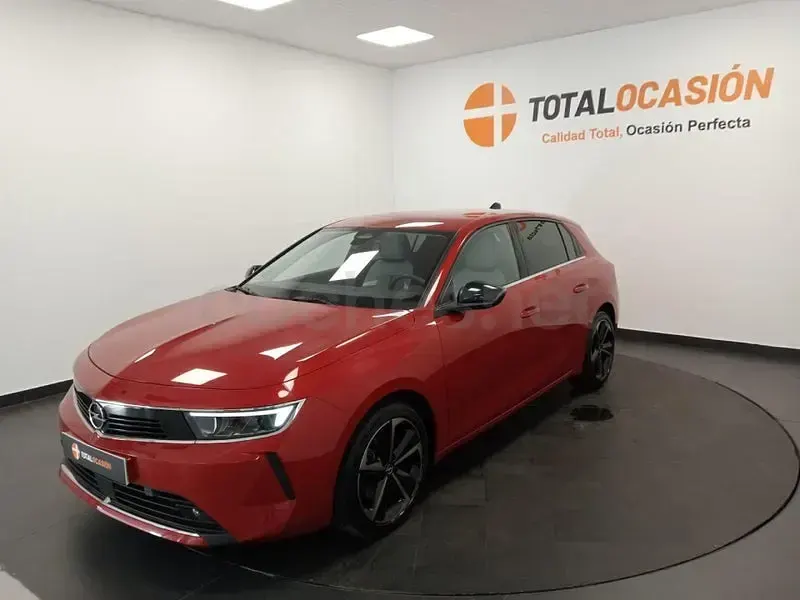 Usado Opel Astra Elegance 130 CV (95 kW) 2023 Rojo Utilitario