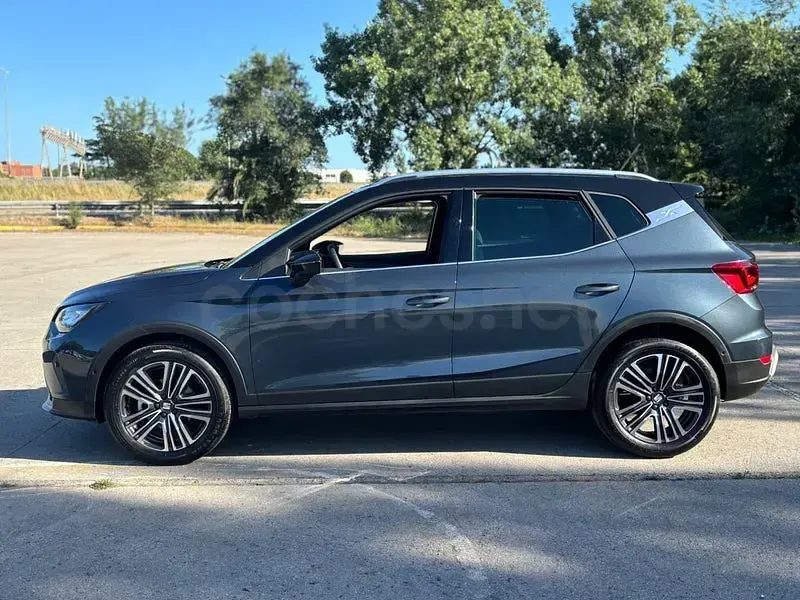 Usado Seat Arona Xperience 115 CV (84 kW) 2025 Gris / plata SUV