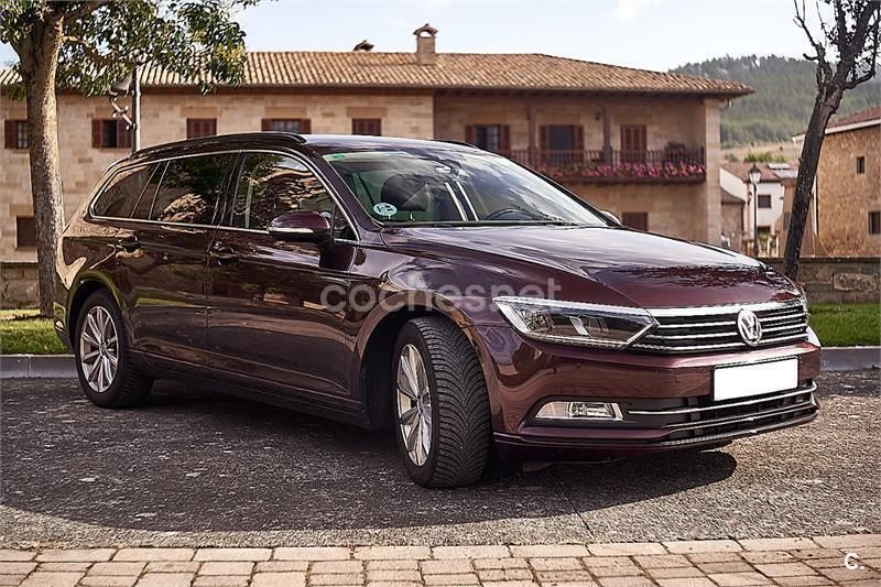 Granate Usado 2017 VW Passat Advance Familiar | 11.999 € (Un poco caro) - Imagen 1/4