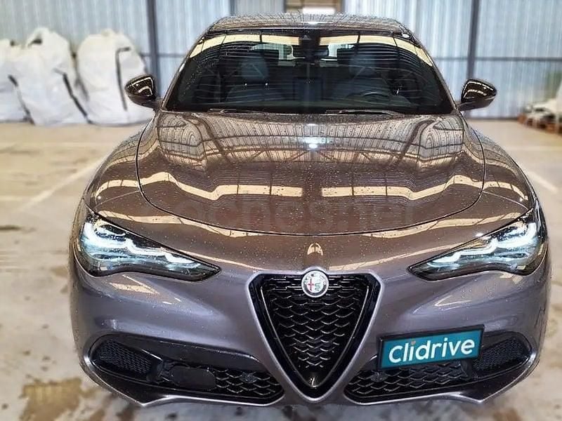Usado Alfa Romeo Stelvio Veloce 210 CV (154 kW) 2023 Gris / plata SUV