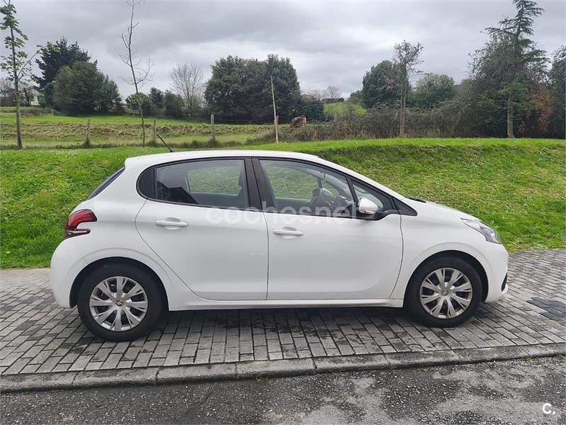 Usado Peugeot 208 Roland Garros 100 CV (73 kW) 2017 Blanco Utilitario