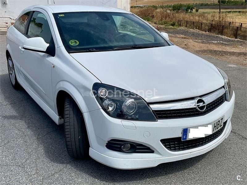 Blanco Usado 2011 Opel Astra GTC Sport Berlina | 5500 € (Precio justo) - Imagen 1/4
