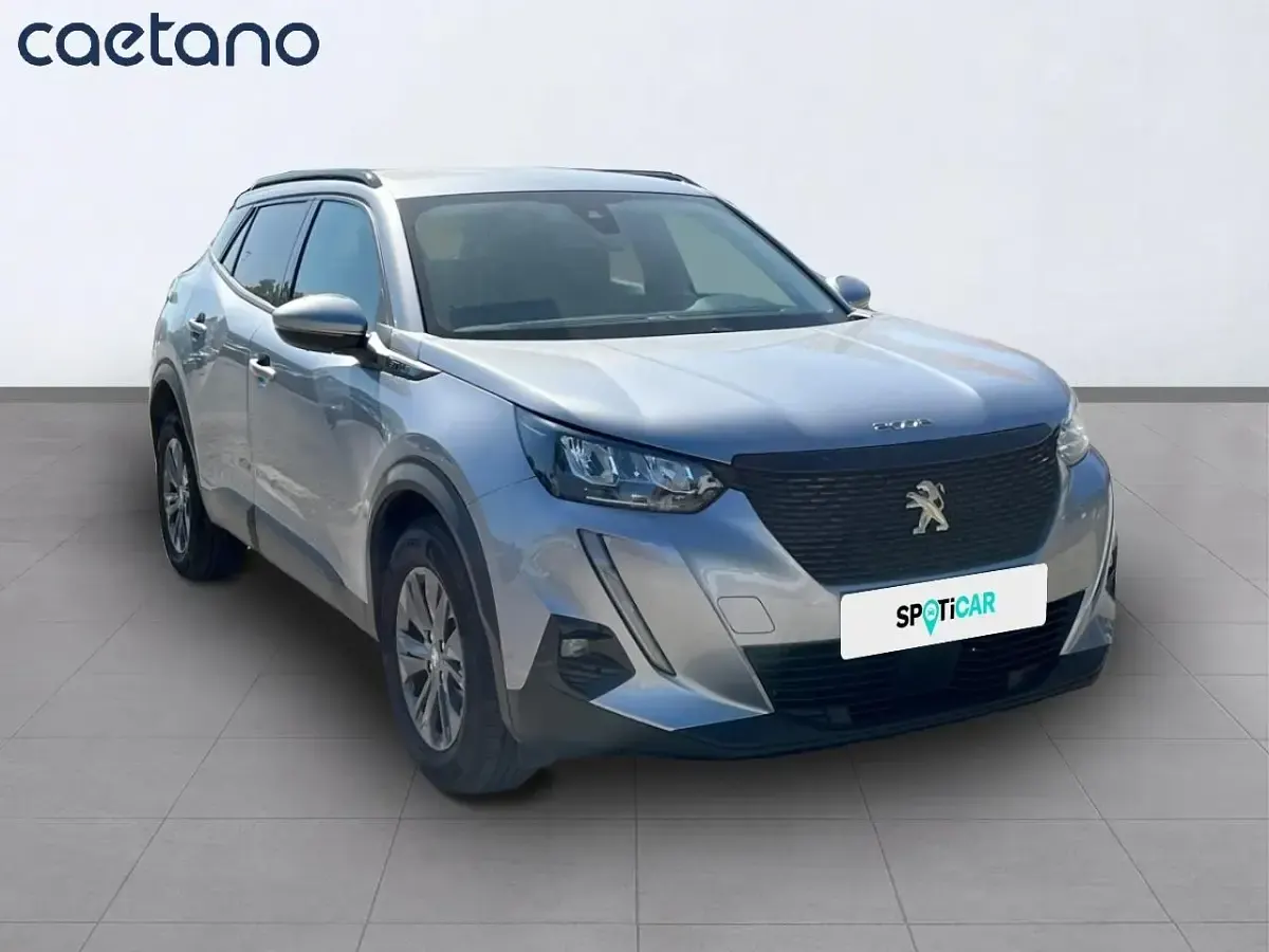 Usado Peugeot 2008 Active 100 CV (73 kW) 2021 Gris SUV