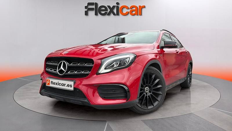 Usado Mercedes GLA180 122 CV (89 kW) 2020 Rojo SUV