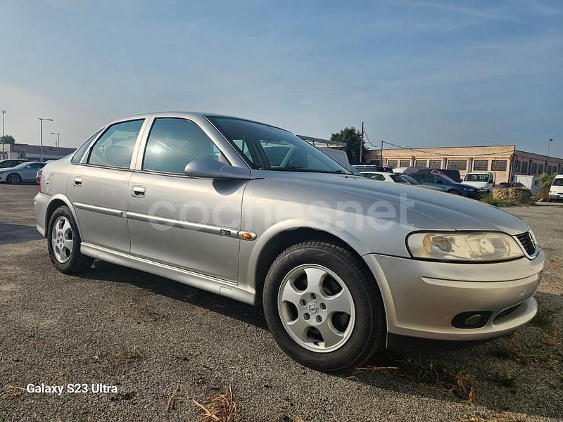 Gris / plata Usado 2000 Opel Vectra Elegance Berlina | 1800 € - Imagen 1/4