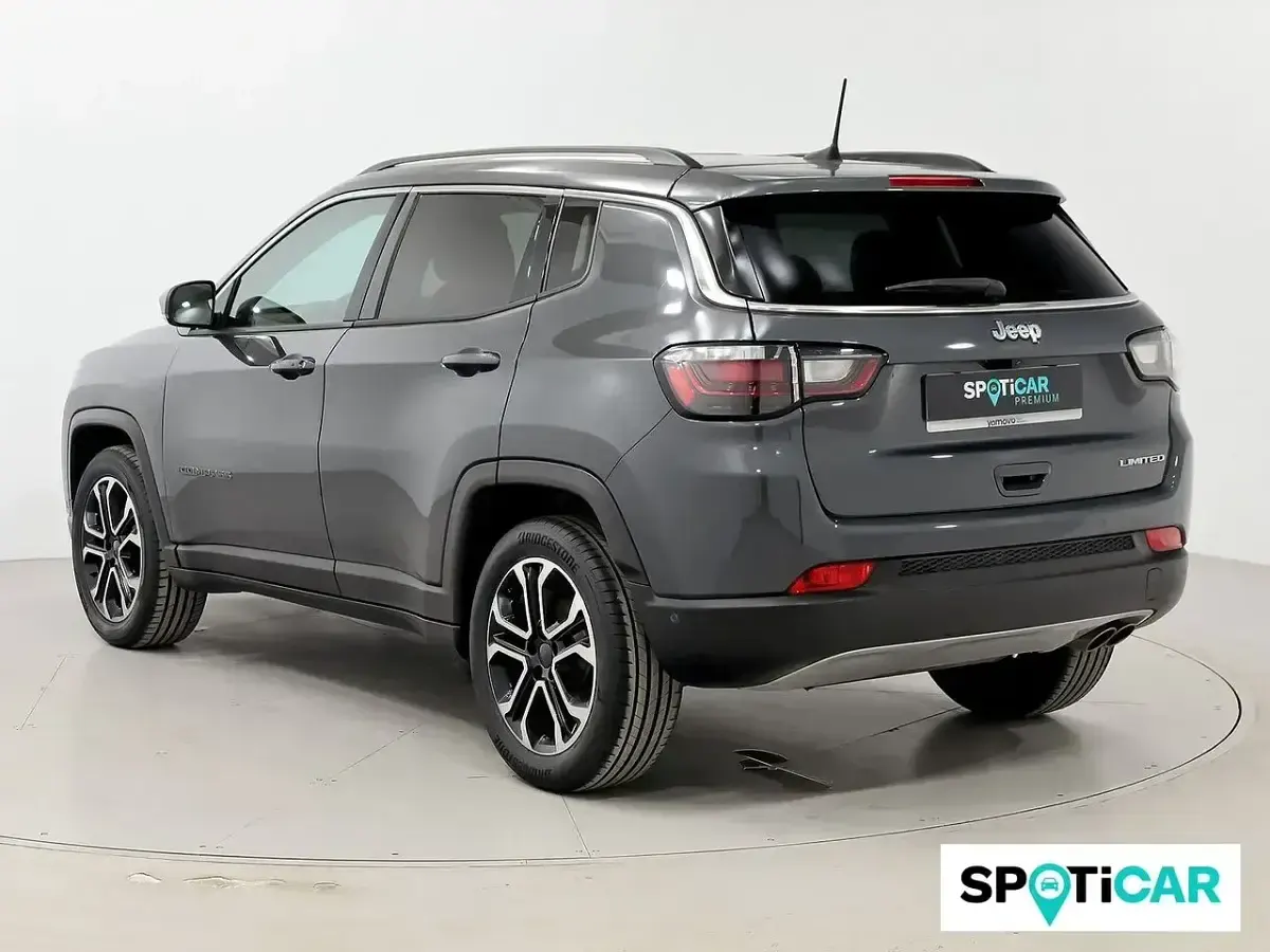 Usado Jeep Compass Limited 131 CV (96 kW) 2022 Gris SUV