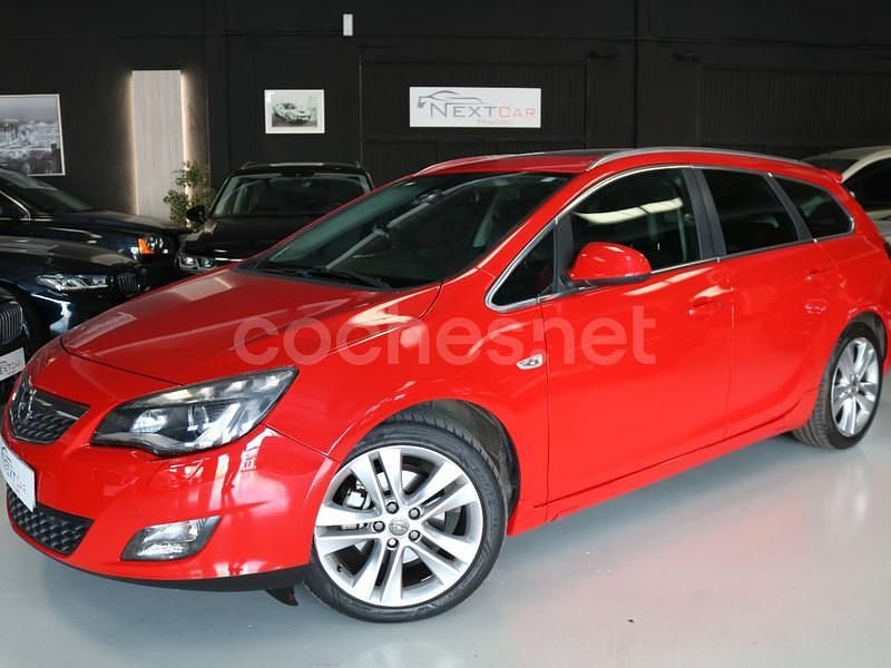 Rojo Usado 2012 Opel Astra Sportive Familiar | 5900 € (Precio justo) - Imagen 1/4