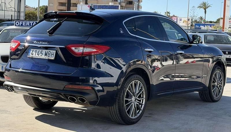 Usado Maserati Levante 275 CV (202 kW) 2019 Azul SUV