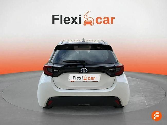 Usado Toyota Yaris Hybrid Active 116 CV (85 kW) 2022 Blanco Berlina