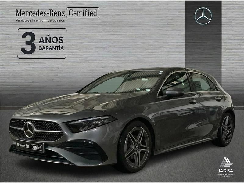 Usado Mercedes A180 AMG line 136 CV (100 kW) 2025 Gris montaña Berlina