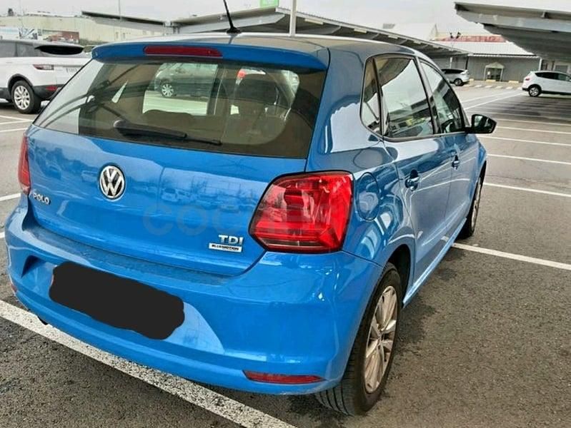 Usado VW Polo Advance 90 CV (66 kW) 2015 Azul Berlina