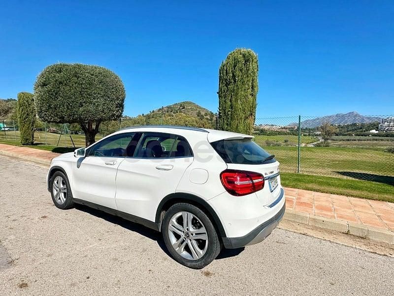 Usado Mercedes GLA180 122 CV (89 kW) 2019 Blanco SUV