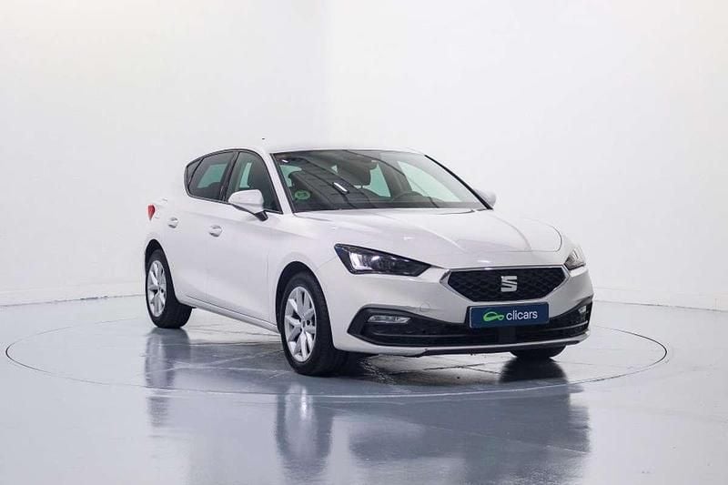 Usado Seat Leon Style 116 CV (85 kW) 2021 Blanco Utilitario