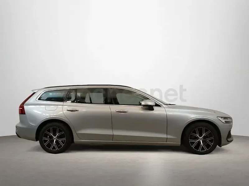 Usado Volvo V60 Core 197 CV (144 kW) 2023 Gris / plata Familiar