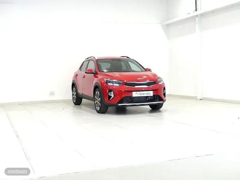 Usado Kia Stonic Style 100 CV (73 kW) 2024 Rojo SUV