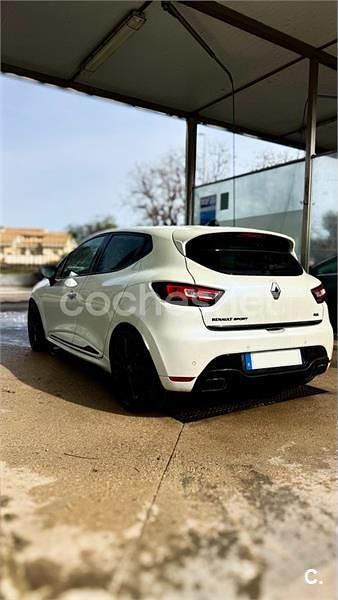Begagnad Renault Clio IV Trophy 220 HK (161 kW) 2018 Vit Sedan