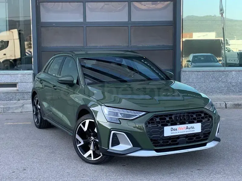 Usado Audi A3 Ambiente 150 CV (110 kW) 2024 Verde Berlina