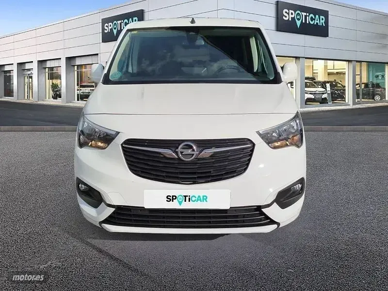 Usado Opel Combo Innovation 131 CV (96 kW) 2019 Blanco Monovolumen