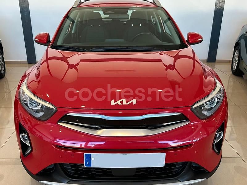 Rojo Usado 2024 Kia Stonic SUV | 20.800 € (Un poco caro) - Imagen 1/4