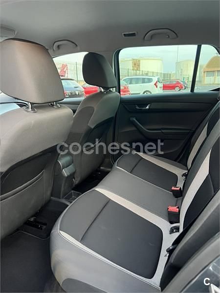 Usado Skoda Fabia Ambition 105 CV (77 kW) 2017 Gris / plata Berlina