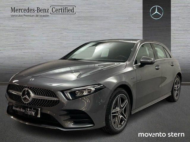 Usado Mercedes A250 AMG line 218 CV (160 kW) 2021 Gris montaña Utilitario