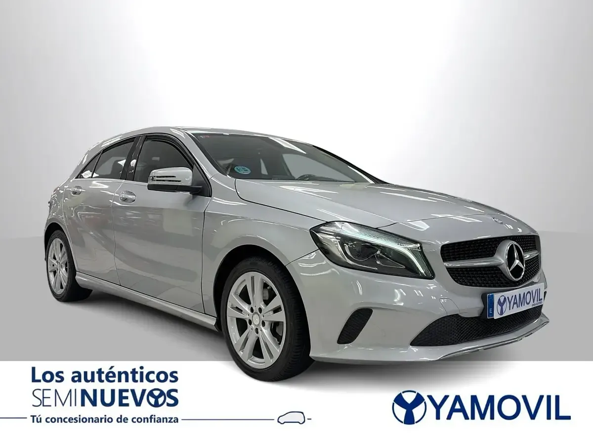Usado Mercedes A180 Urban 122 HP (89 kW) 2016 Cinzento Sedan