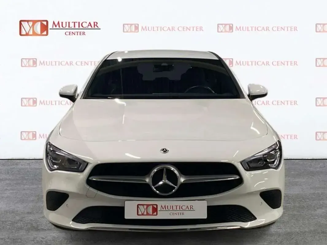 Usado Mercedes CLA220 Shooting Brake 190 CV (139 kW) 2021 Blanco Familiar