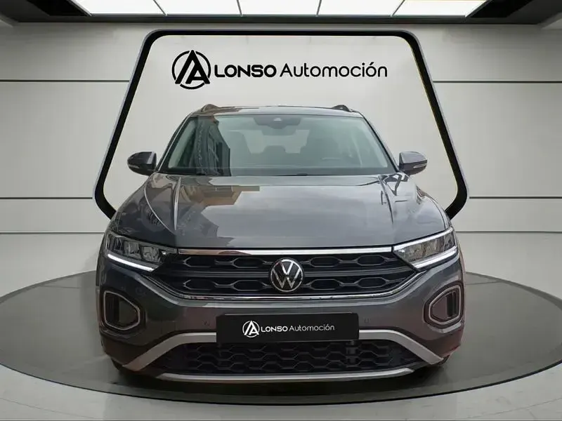 Usado VW T-Roc Life 110 CV (80 kW) 2023 Gris / plata SUV