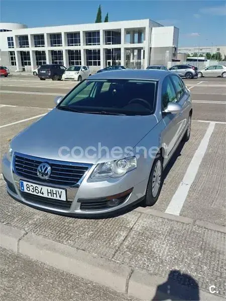 Usado VW Passat Trendline 140 CV (102 kW) 2006 Gris / plata Berlina