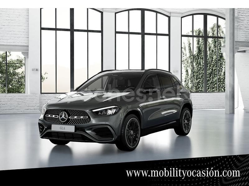 Usado Mercedes GLA200 AMG line 150 CV (110 kW) 2025 Mountaingrau  met. SUV