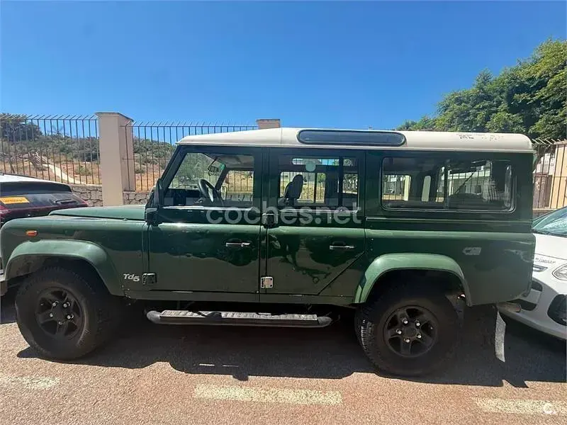 Usado Land Rover Defender 122 CV (89 kW) 1999 Verde Familiar