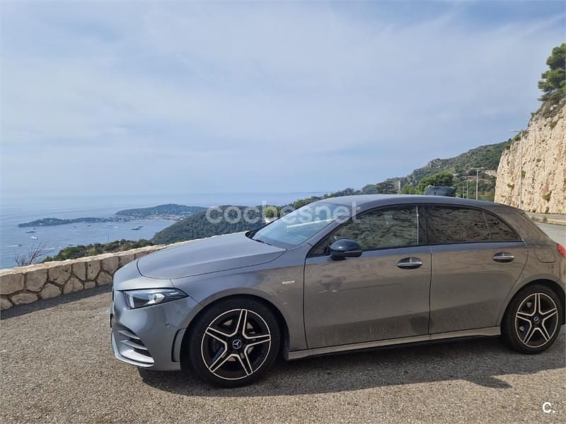 Usado Mercedes A180 116 CV (85 kW) 2021 Gris / plata Berlina