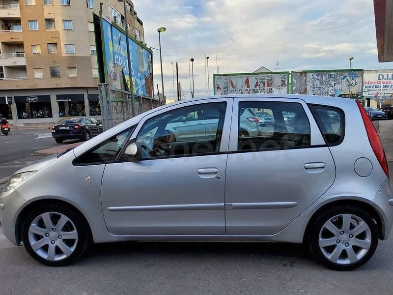 Usado Mitsubishi Colt Instyle 95 CV (69 kW) 2006 Gris / plata Monovolumen